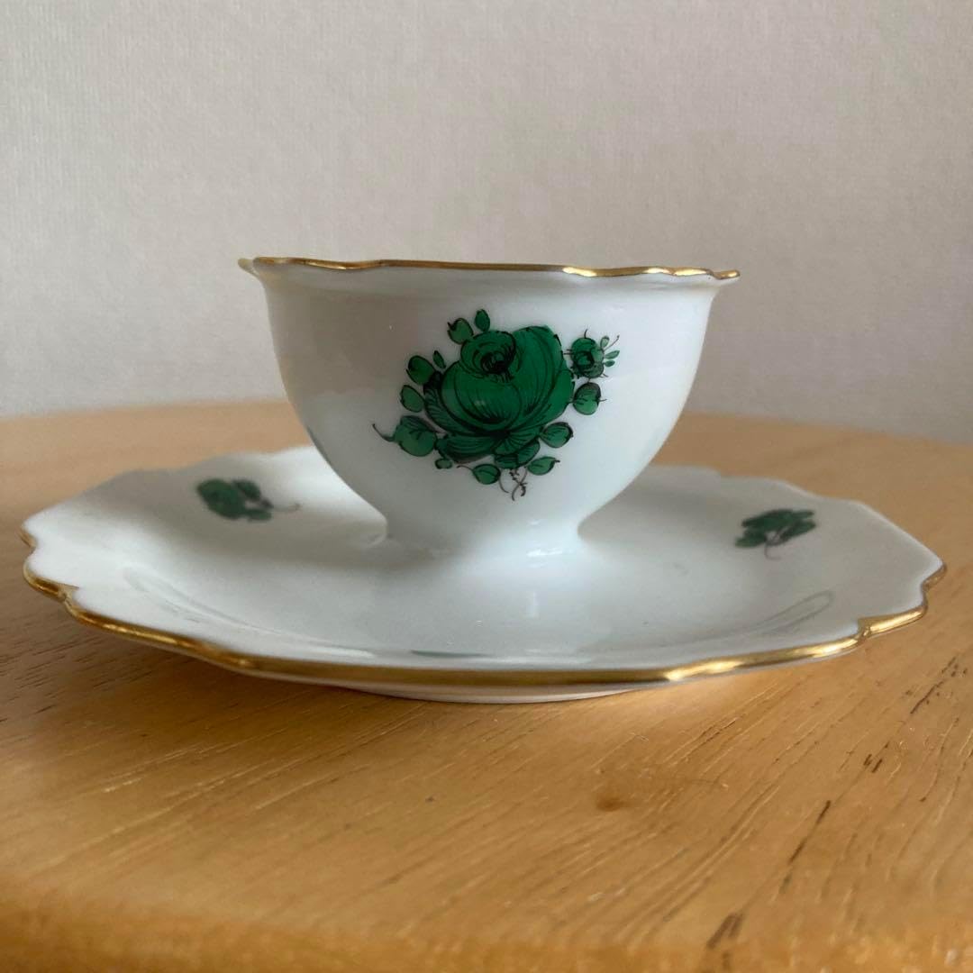 ヘレンド　ハンガリー製手描き白猫のつまみ付き八角 ボンボン入れ ヘレンド ハンガリー製手描き白猫のつまみ付き八角 ボンボン入れ